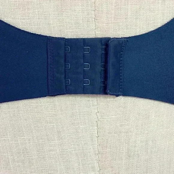 Warners Simply Perfect Women 42D Smoothing Underwire Full-Figure Contour Bra - Picture 6 of 9